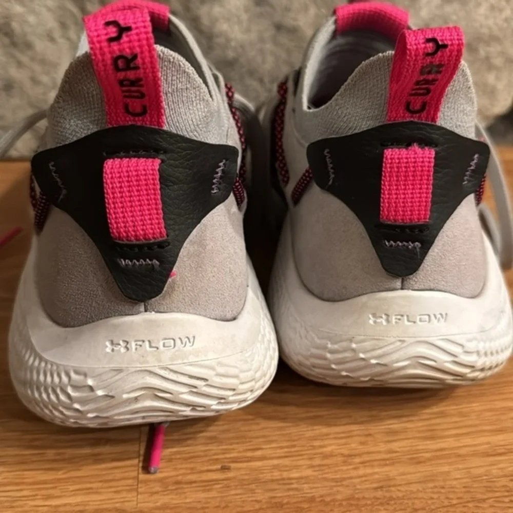 Under Armour Steph Curry Basketball Shoe‎ Men's 6.5 women’s 8